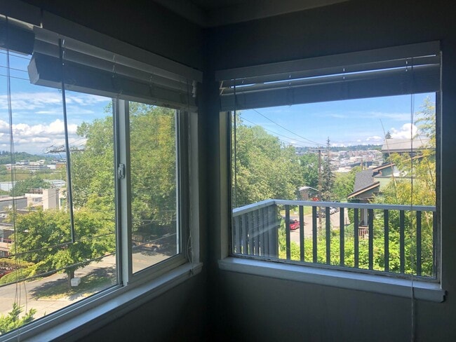 Building Photo - 3456 14th Ave W