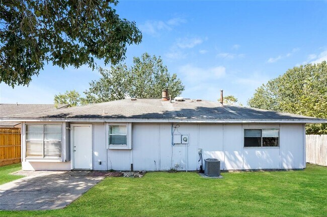 Building Photo - 20406 Oak Limb Ct