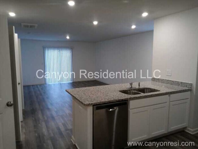 Building Photo - 702 Wayfinder Run