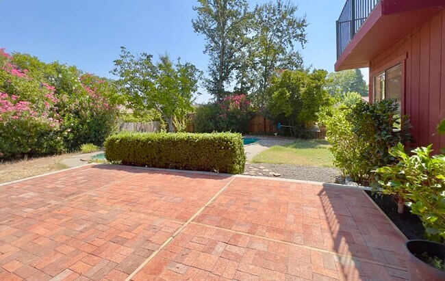 Building Photo - Spacious Three Bedroom Calistoga Home