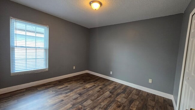 Building Photo - One Story Home in Royal Ridge, Davenport