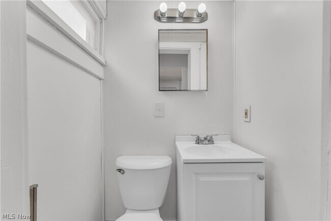 Building Photo - 2113 Halstead Ave