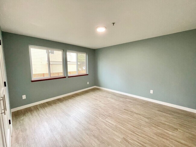 Building Photo - 15313 15th Ave NE