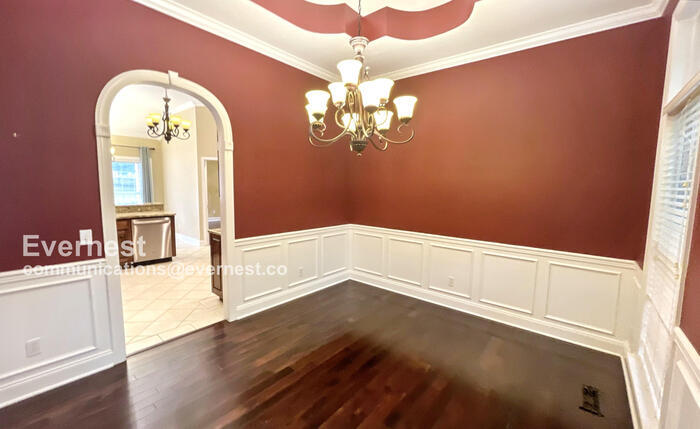 Building Photo - 607 Castle Dr