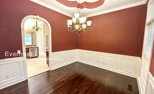 Building Photo - 607 Castle Dr