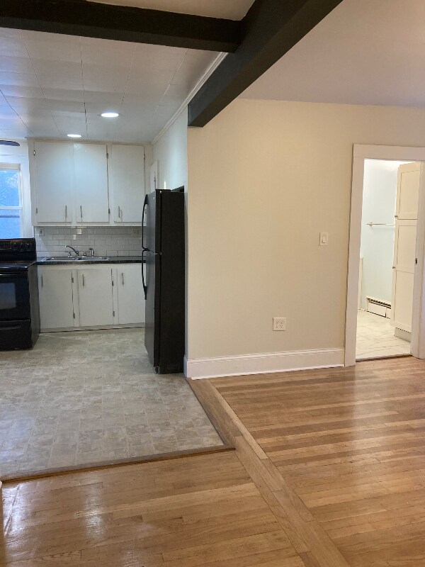 Building Photo - 28 1/2 grove st300 Grv