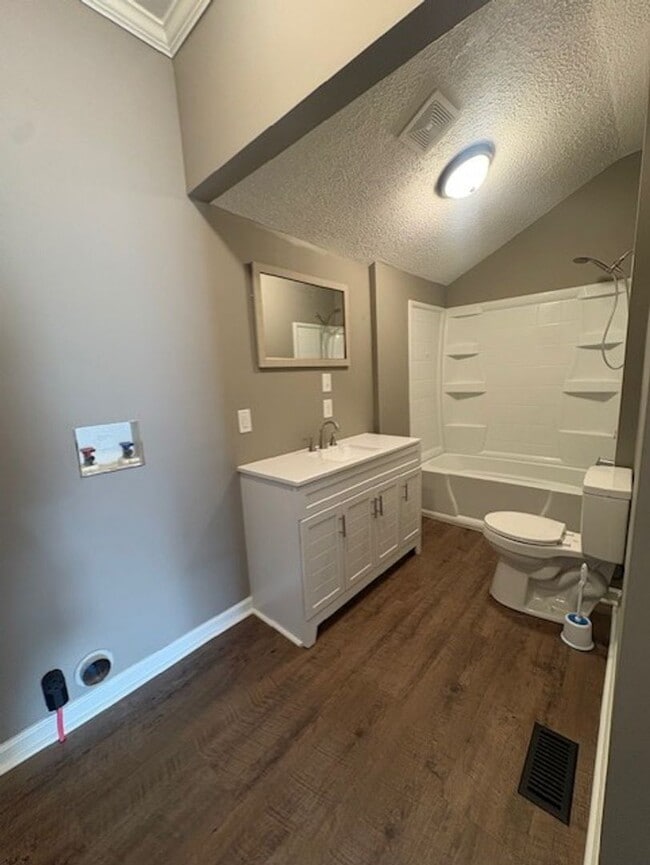 Building Photo - ? Bristol Living at Its Best – Newly Remodeled 2 Bedroom Home!