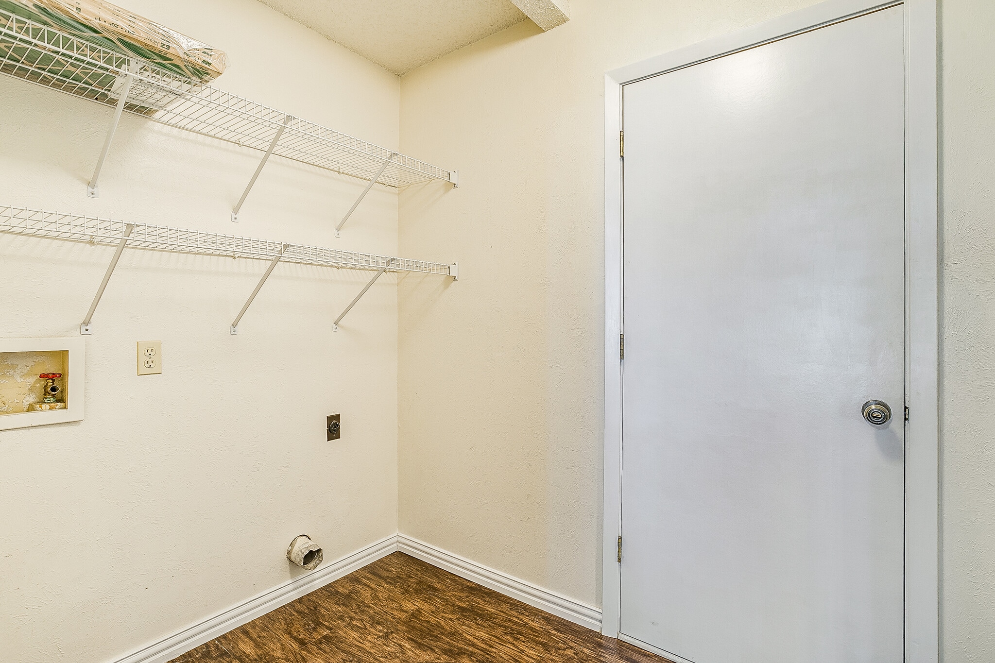 Building Photo - 1104 Sproles Dr