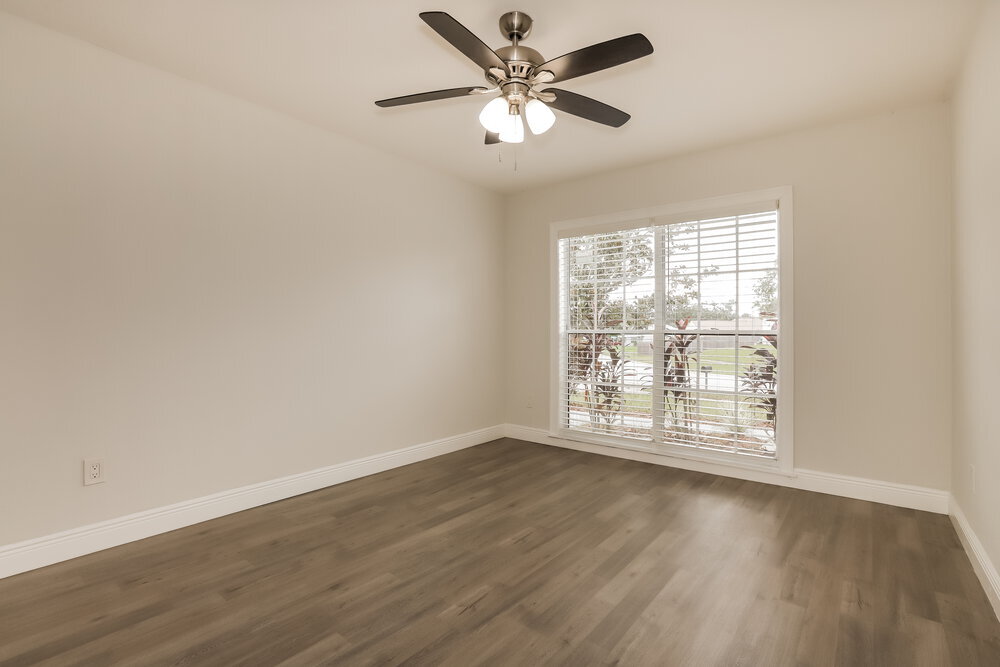 Building Photo - 412 Regal Park Dr