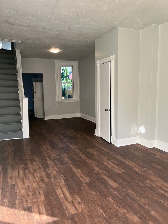Primary Photo - Lancaster City Large 4 bedroom