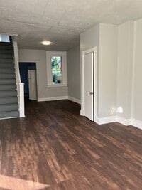 Building Photo - Lancaster City Large 4 bedroom