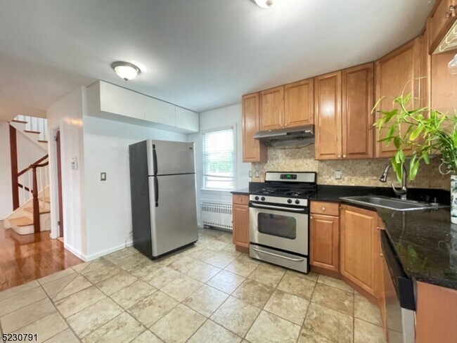 Building Photo - 39 Hillman Dr