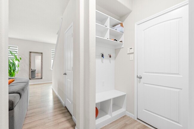 Building Photo - 5006 Sunway Dr