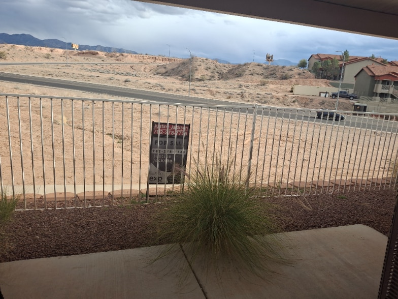 Building Photo - 680 Peartree Ln