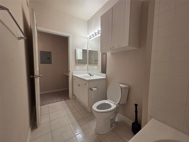 Building Photo - 3045 Marina Bay Dr