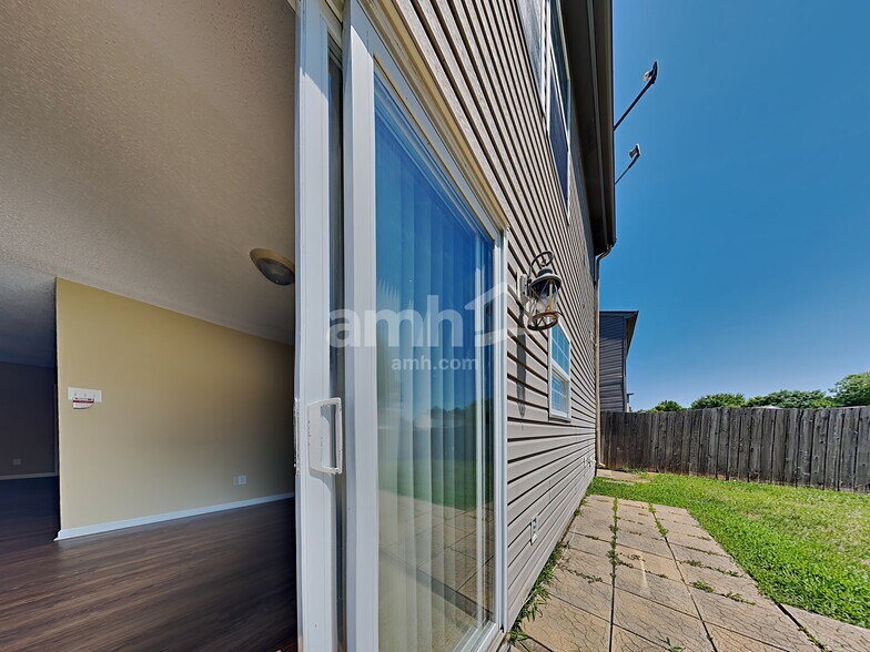 Building Photo - 10981 Clear Spring Dr