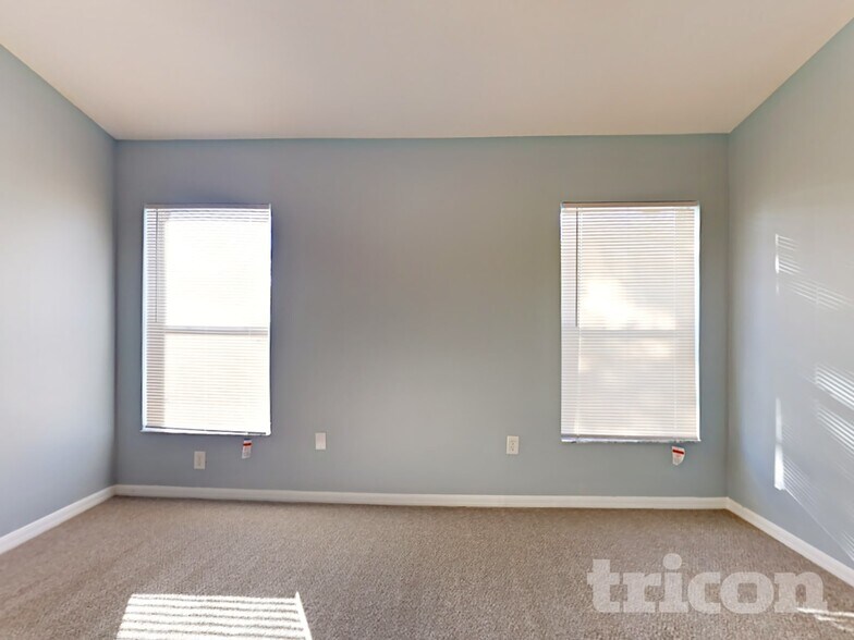 Building Photo - 308 9th St NE