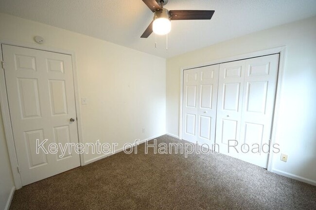 Building Photo - 192 S Hall Way