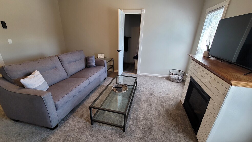 Building Photo - 125 Litchfield Ave SE