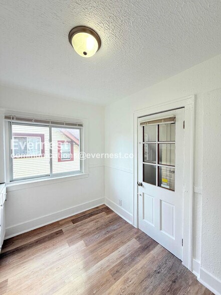 Building Photo - 15812 Kentucky St