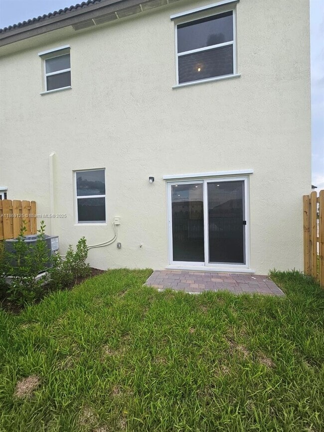 Building Photo - 2785 SE 25th Ave