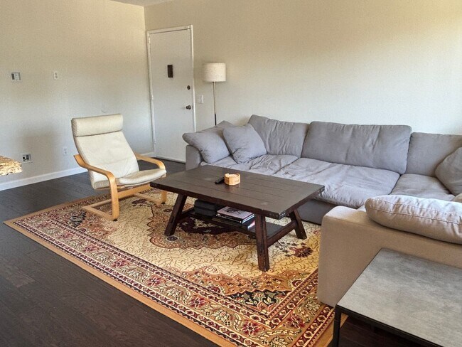 Building Photo - Live the Coveted Encinitas Lifestyle!