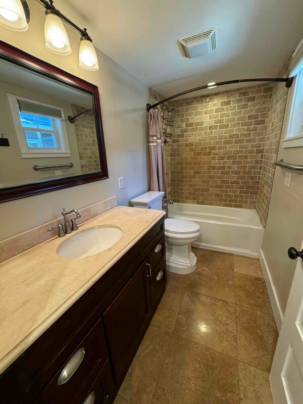 Building Photo - 7822 Lakewood