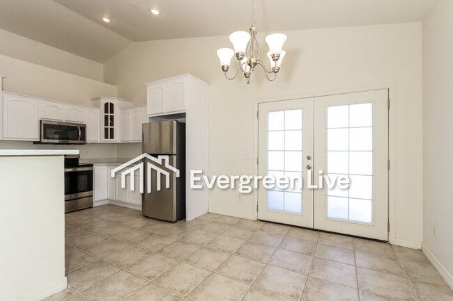 Building Photo - 524 S 4th St