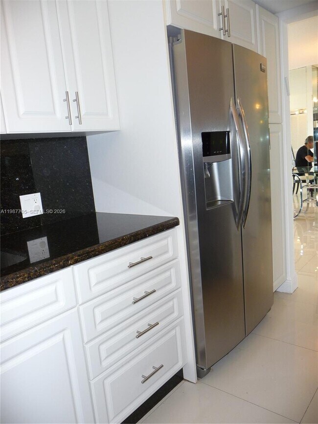 Building Photo - 3625 N Country Club Dr