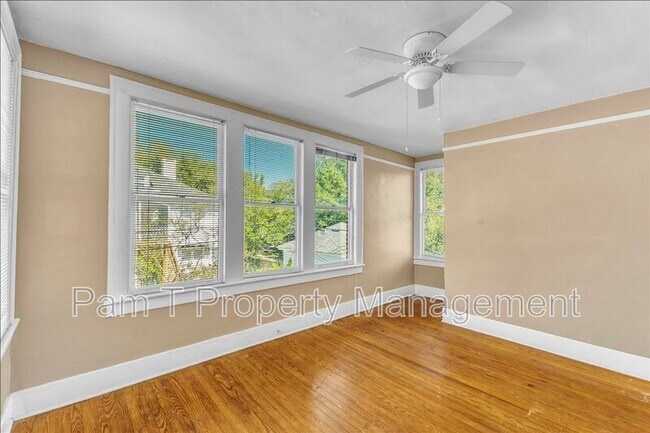 Building Photo - 214 E 48th St