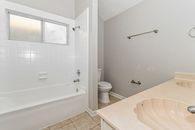 Building Photo - 349 Port Douglas Cove