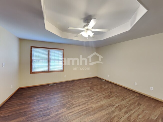 Building Photo - 2006 Oak Forest Dr