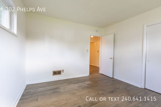 Building Photo - 302 Phelps Ave