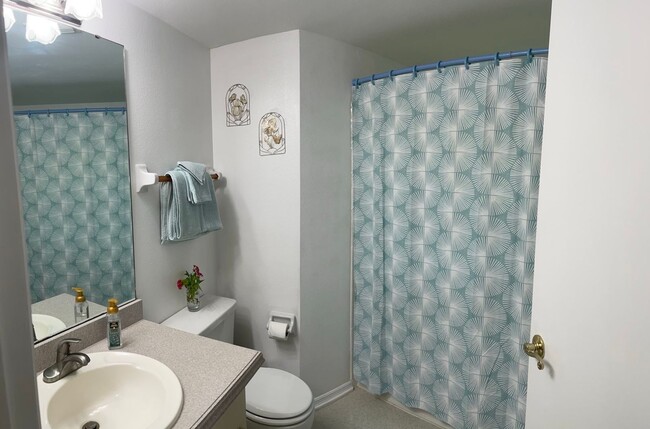 Building Photo - Fully furnished 55+ short term