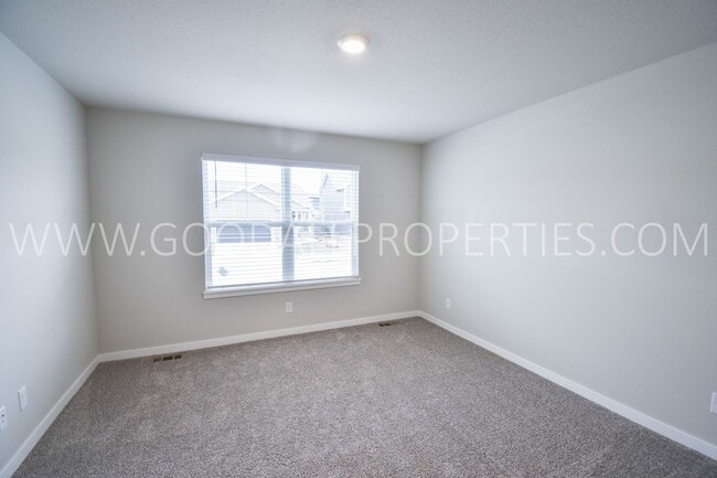Building Photo - 4 Bedroom 3 Bath Ranch Finished Basement i...