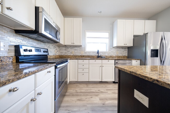 Building Photo - 2638 Vierling Dr E
