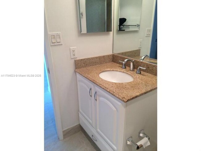 Building Photo - 20515 E Country Club Dr