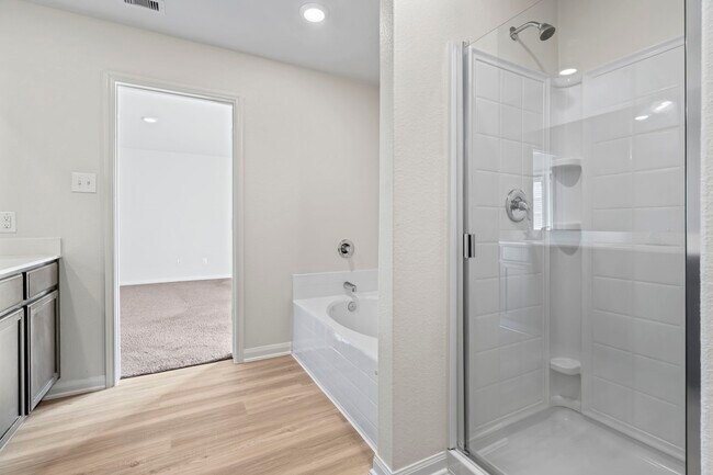 Building Photo - 15231 Central Lakes Dr