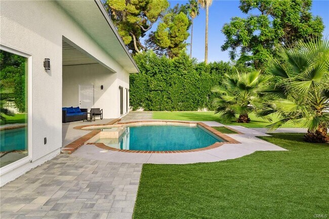 Building Photo - 17153 Rayen St