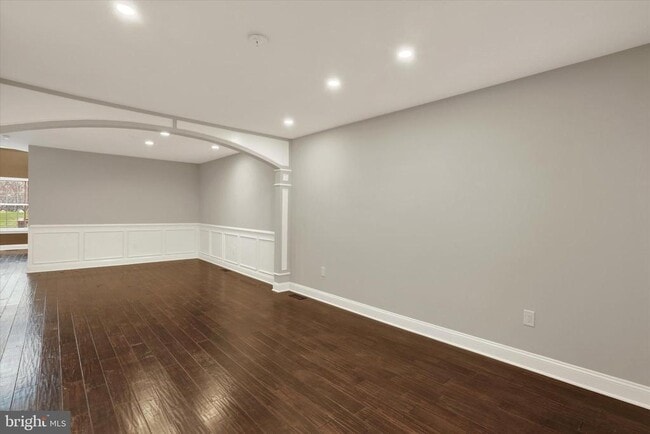 Primary Photo - 102 Julian Dr E