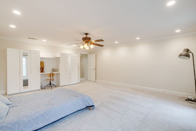 Building Photo - Private 4 Bedroom Retreat for Lease