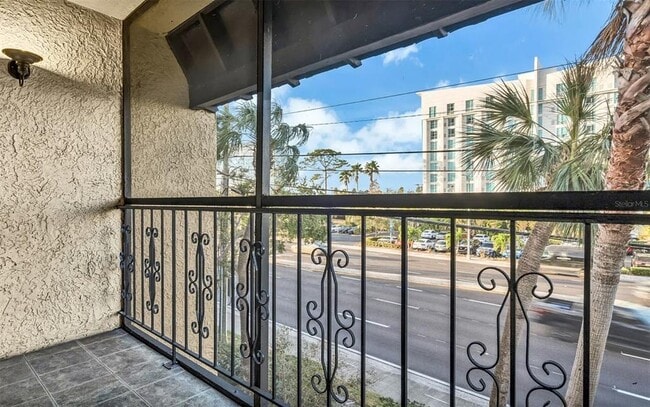 Building Photo - 5304 W Kennedy Blvd