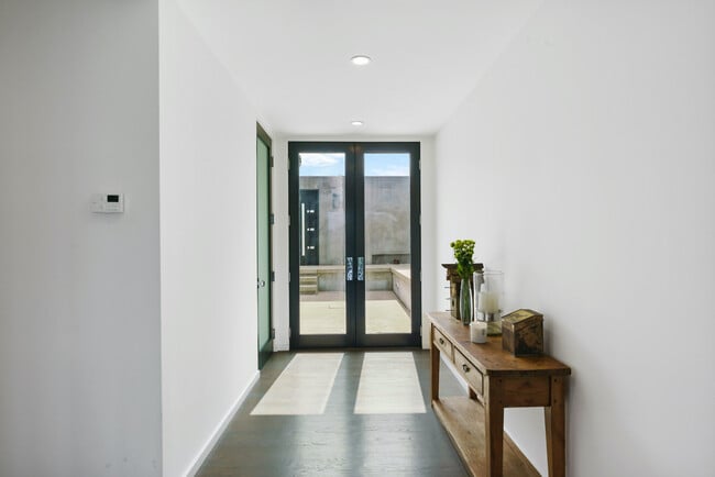 Building Photo - 2235 Gloaming Way