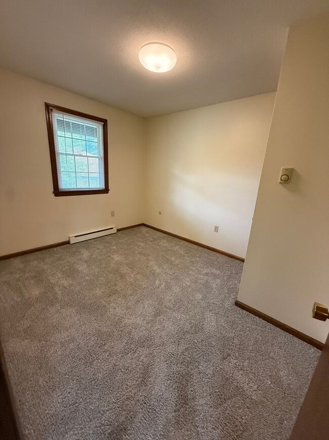 Building Photo - 643 Suffield St
