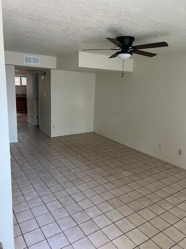 Building Photo - 1500 Luisa St