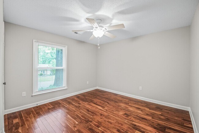 Building Photo - (Coming Soon) Move-in Ready 3 Bedroom Ranch!!