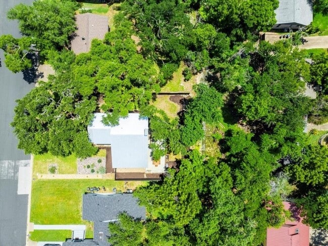 Building Photo - 7001 Danwood Dr