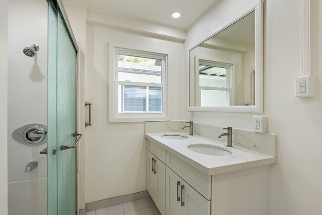 Building Photo - Newly Renovated 3 Bedroom Kailua Home!