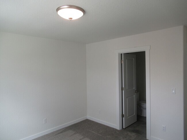 Building Photo - Three Bedroom Duplex Built in 2021