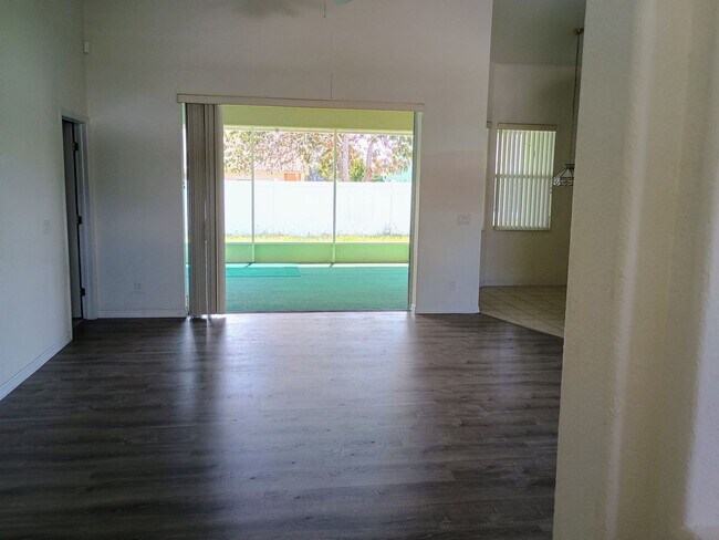 Building Photo - 3 bedroom 2 bathroom beautiful home